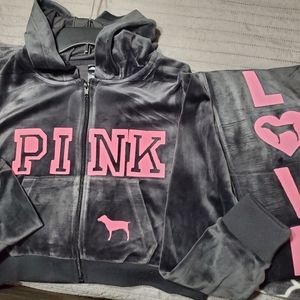 Womens XL Black Velour Sweatsuit, with Pink print on top & bottom.